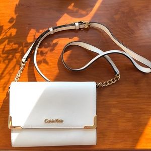 White, shoulder bag or clutch